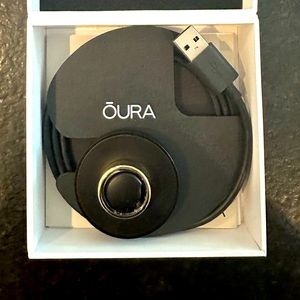 Oura gen 3 gold horizon ring. Bought 9/11/2023. Like new condition